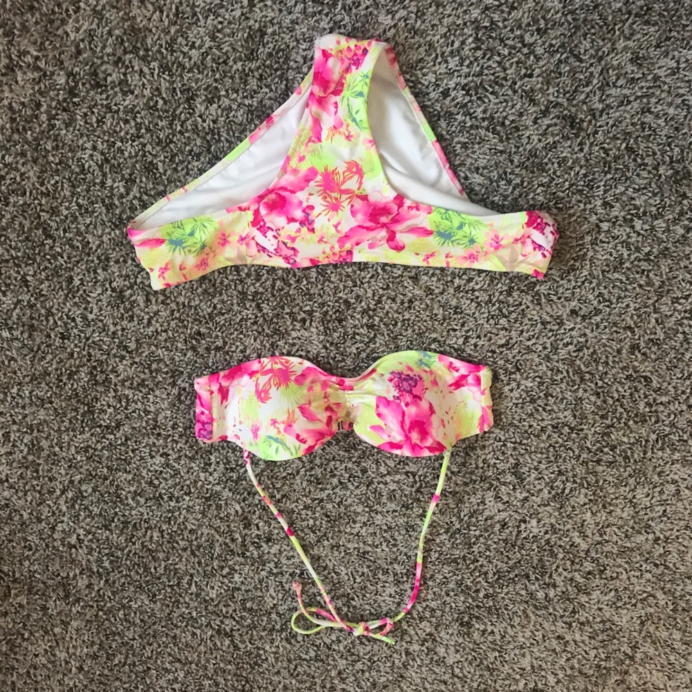 Victoria’s Secret bikini